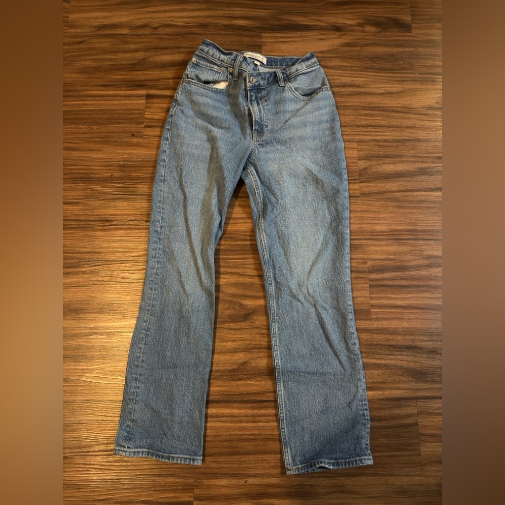 Women’s Abercrombie & Fitch 90s Straight Ultra High Rise Jean- Size 2 short/ 26